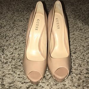 Stylish GUESS nude pumps!!